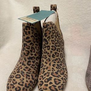 toms Kelsey suede leopard booties
